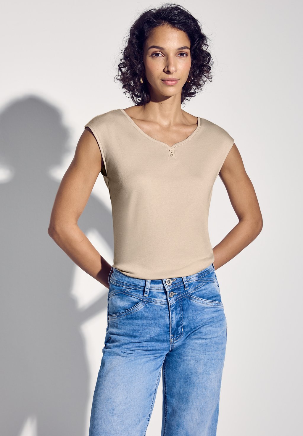 Футболка MIT KNOPFDETAIL Street One, бежевый
Футболка MIT KNOPFDETAIL Street One, бежевый