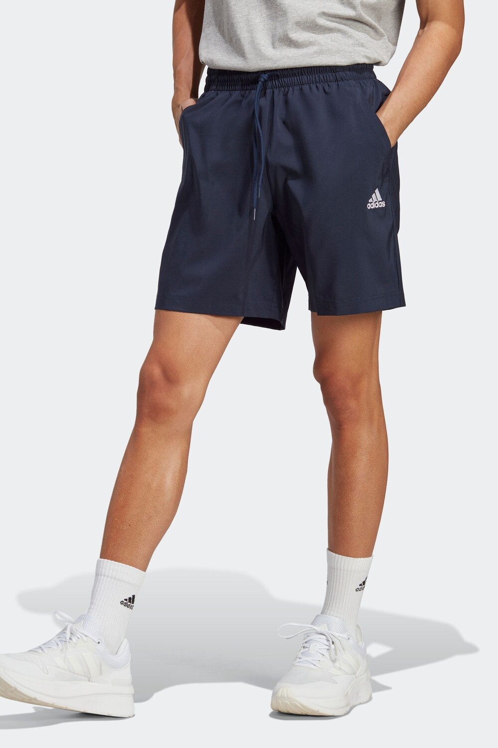 Шорты челси Спортивная одежда AEROREADY Essentials с маленьким логотипом adidas, синий
Шорты челси Спортивная одежда AEROREADY Essentials с маленьким логотипом adidas, синий