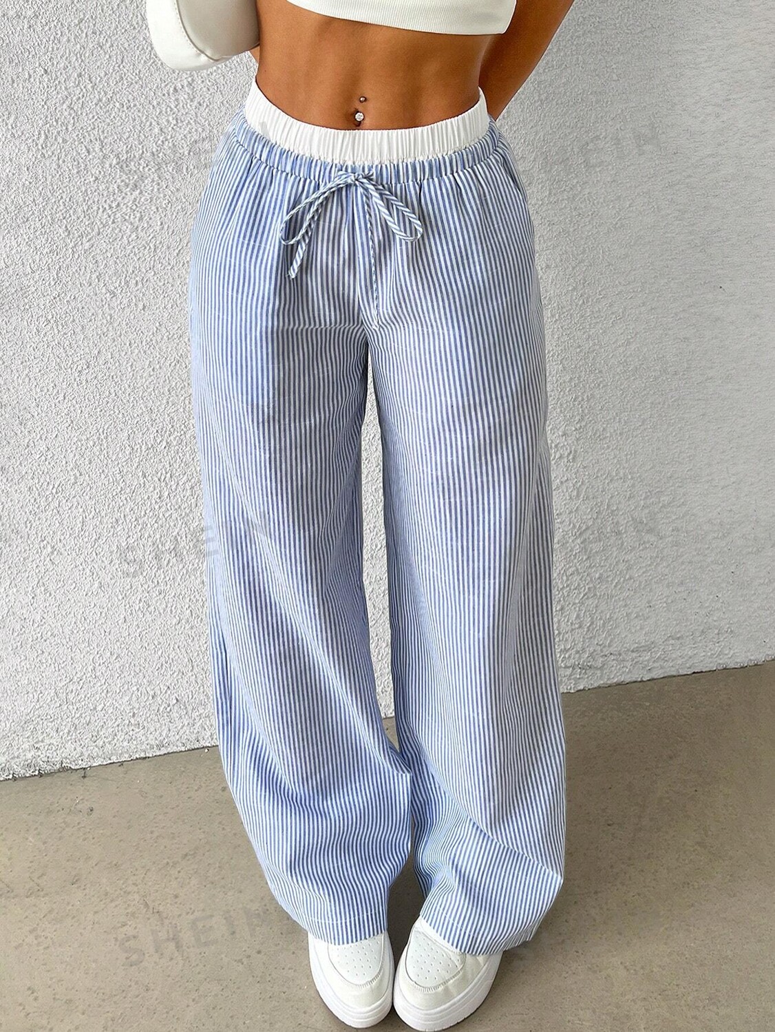 EZwear Женские свободные повседневные тканые широкие брюки в синюю полоску Shein, синий
EZwear Женские свободные повседневные тканые широкие брюки в синюю полоску Shein, синий