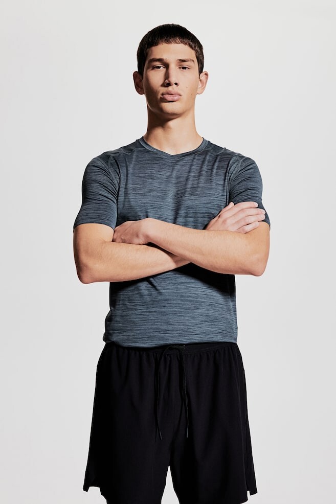 Спортивная рубашка из материала DryMove в облегающем стиле H&M, серый
Спортивная рубашка из материала DryMove в облегающем стиле H&M, серый