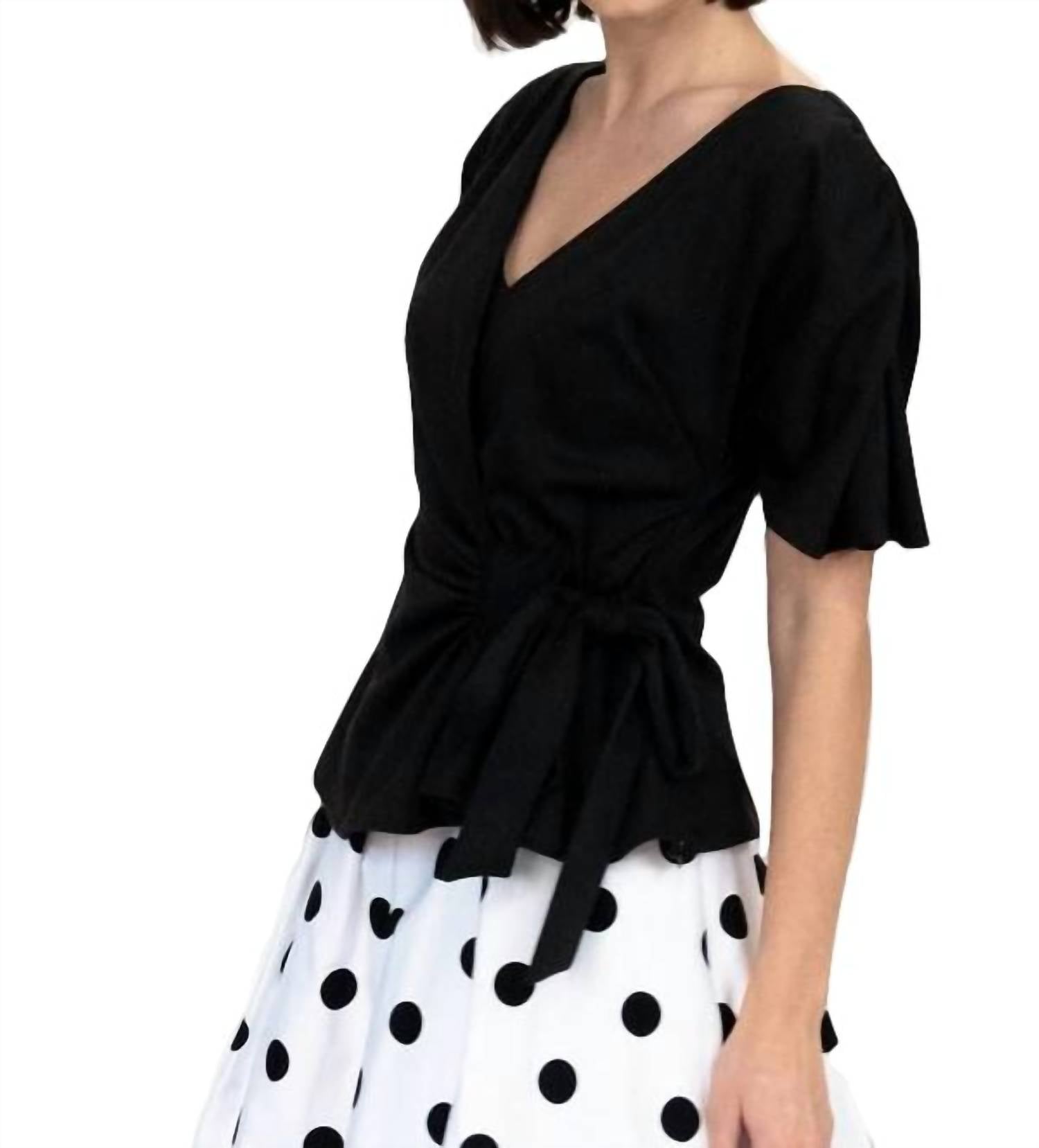 Вязаный топ Marika черного цвета EVA FRANCO
Вязаный топ Marika черного цвета EVA FRANCO