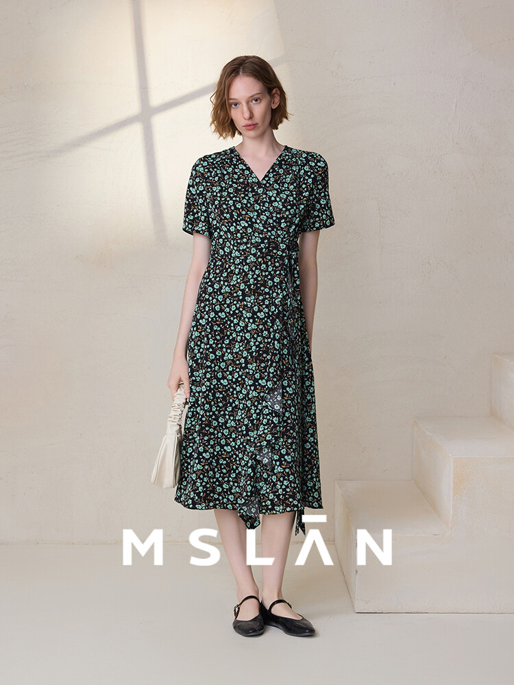 Платье Mslan с цветочным принтом, черный
Платье Mslan с цветочным принтом, черный