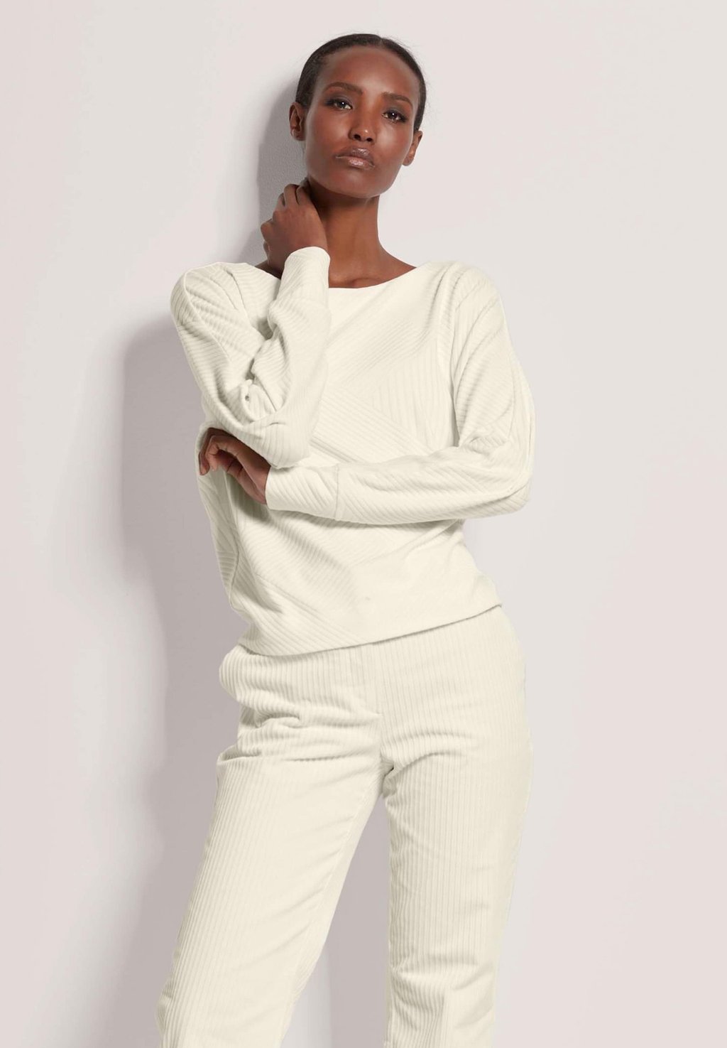 Толстовка MADELEINE, белый
Толстовка MADELEINE, белый