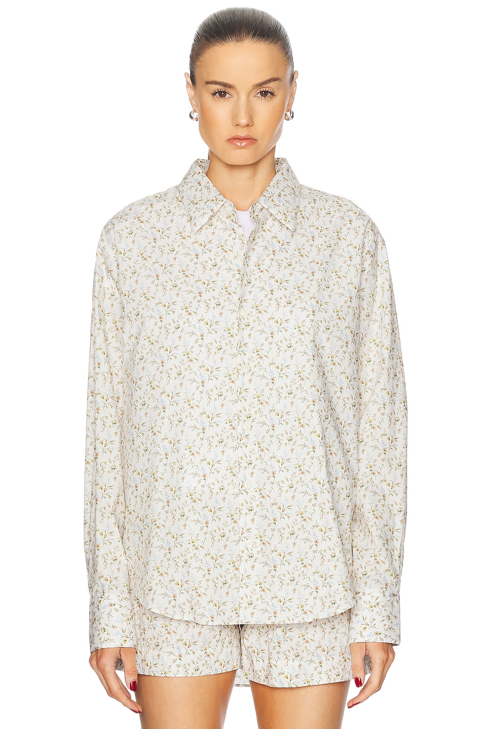 Классическая рубашка Comme Si, цвет Emma Victoria
Классическая рубашка Comme Si, цвет Emma Victoria