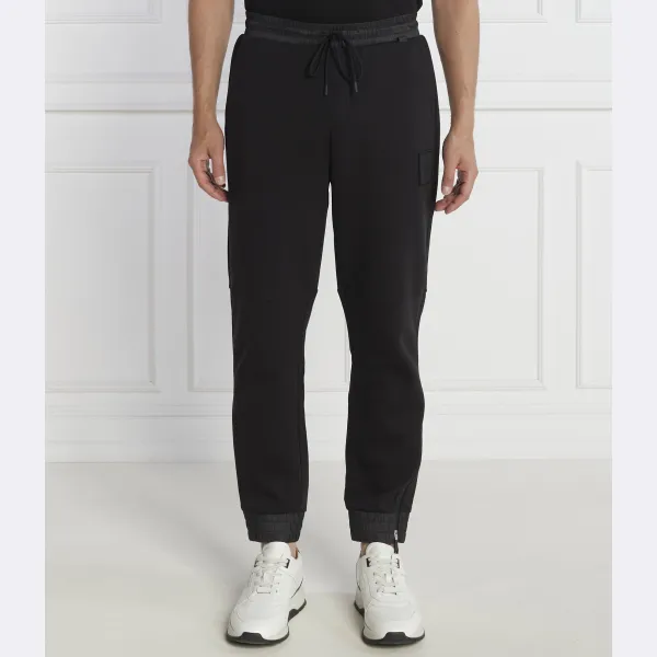 Спортивные брюки свободного кроя в форме лотоса Boss, черный
Спортивные брюки свободного кроя в форме лотоса Boss, черный