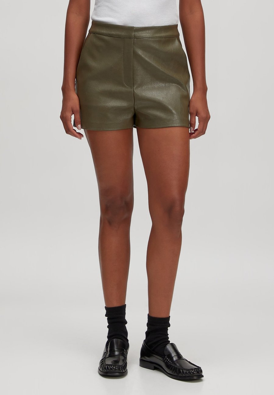 Шорты EDITED BANU, Dunkelgrün/Green
Шорты EDITED BANU, Dunkelgrün/Green