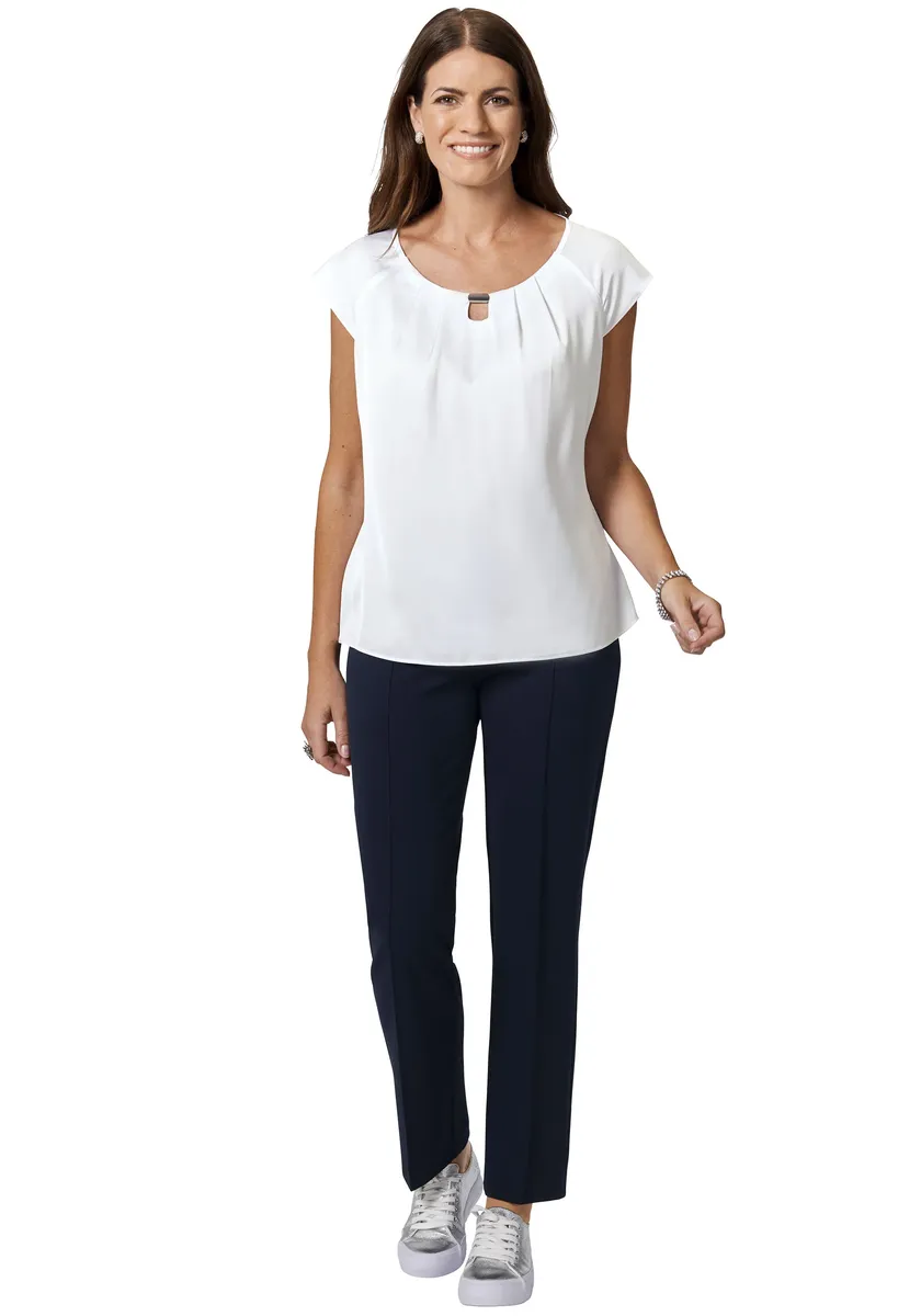 Топ-рубашка HERMANN LANGE Collection, с декоративной деталью на вырезе, белый 
Топ-рубашка HERMANN LANGE Collection, с декоративной деталью на вырезе, белый