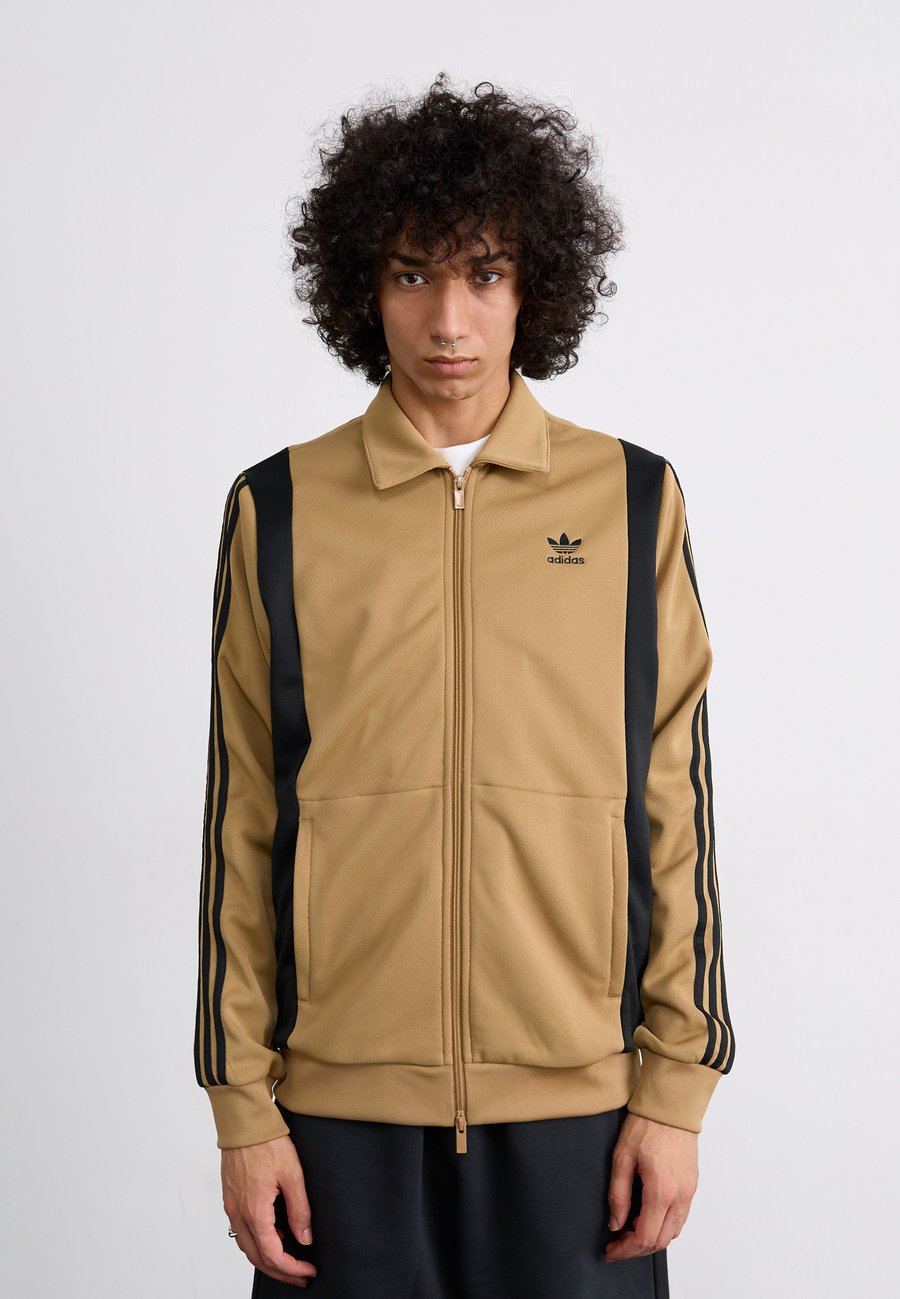 Куртка Adidas Originals PANEL , Cardboard/Black/Cognac
Куртка Adidas Originals PANEL , Cardboard/Black/Cognac