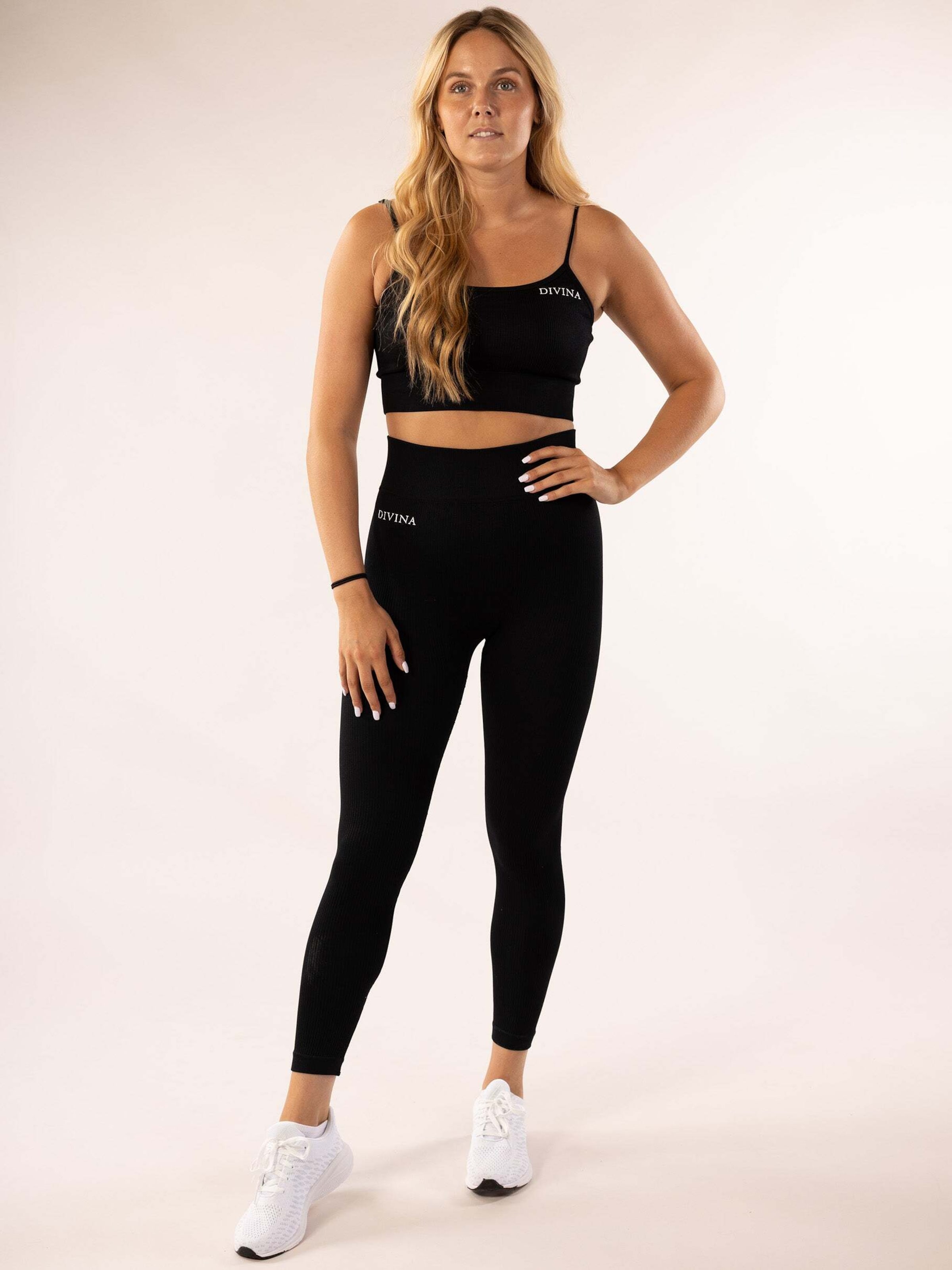 Divina Скинни для тренировок в черном цвете
Divina Скинни для тренировок в черном цвете