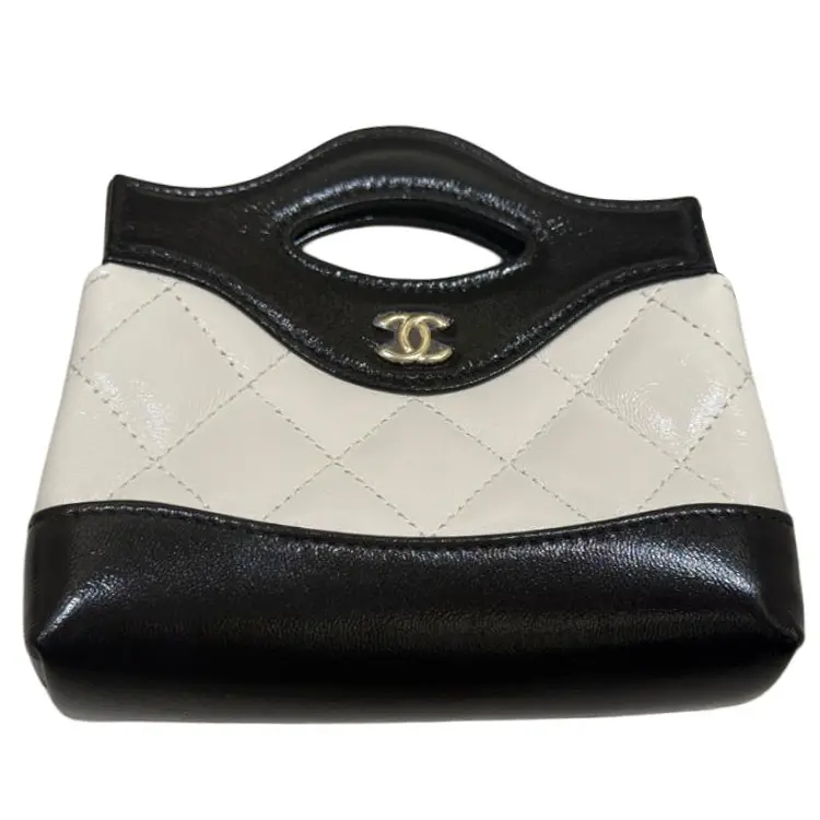CHANEL Кожаная наплечная сумка через плечо женская черно-белая
CHANEL Кожаная наплечная сумка через плечо женская черно-белая