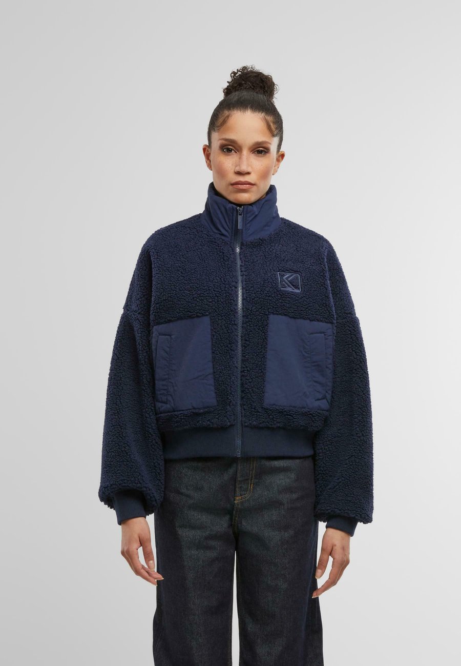 Флисовая куртка Karl Kani Fleece jacket, Darkblue/Blue
Флисовая куртка Karl Kani Fleece jacket, Darkblue/Blue