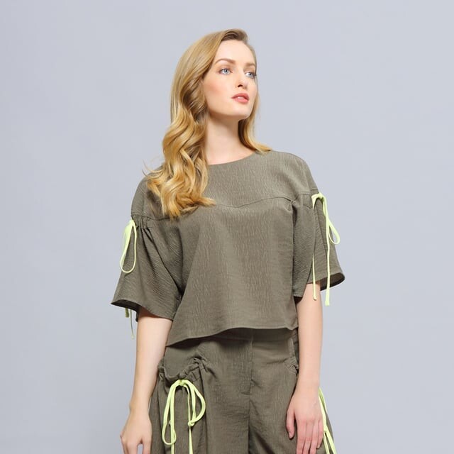 Укороченный топ с рукавами-тюльпанами Smart And Joy, хаки
Укороченный топ с рукавами-тюльпанами Smart And Joy, хаки