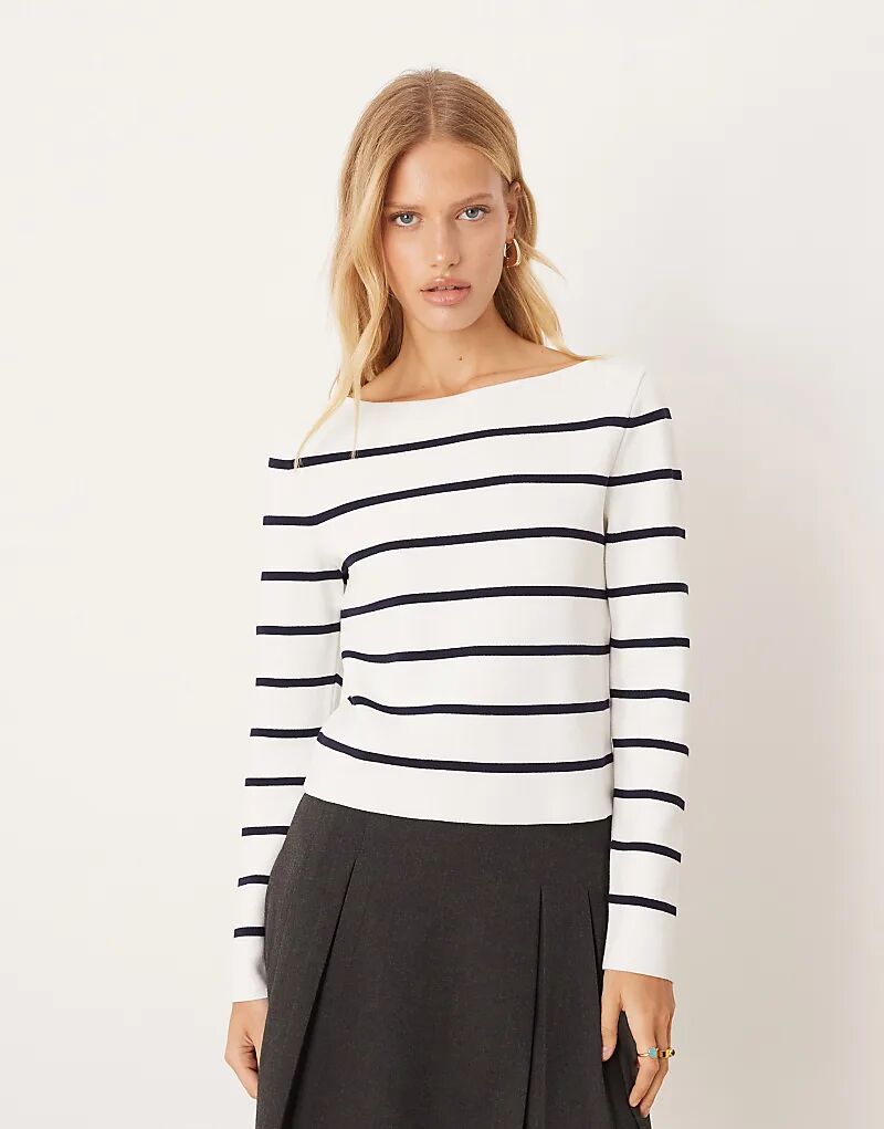 Белый трикотажный лонгслив Mango с открытыми плечами и длинными рукавами
Белый трикотажный лонгслив Mango с открытыми плечами и длинными рукавами