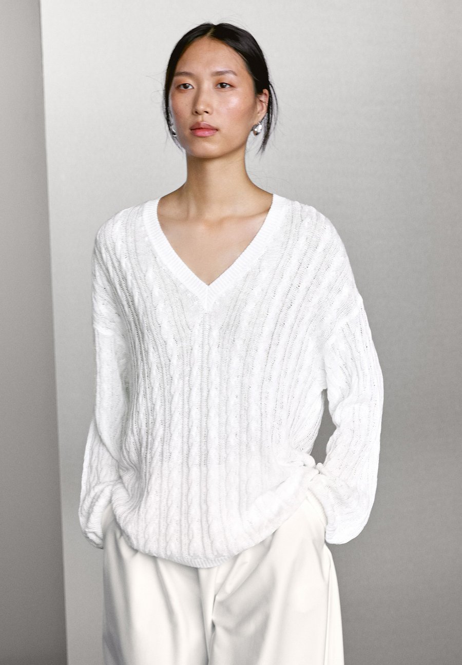 Джемпер Massimo Dutti WIDE V-NECK OPEN-KNIT, White
Джемпер Massimo Dutti WIDE V-NECK OPEN-KNIT, White