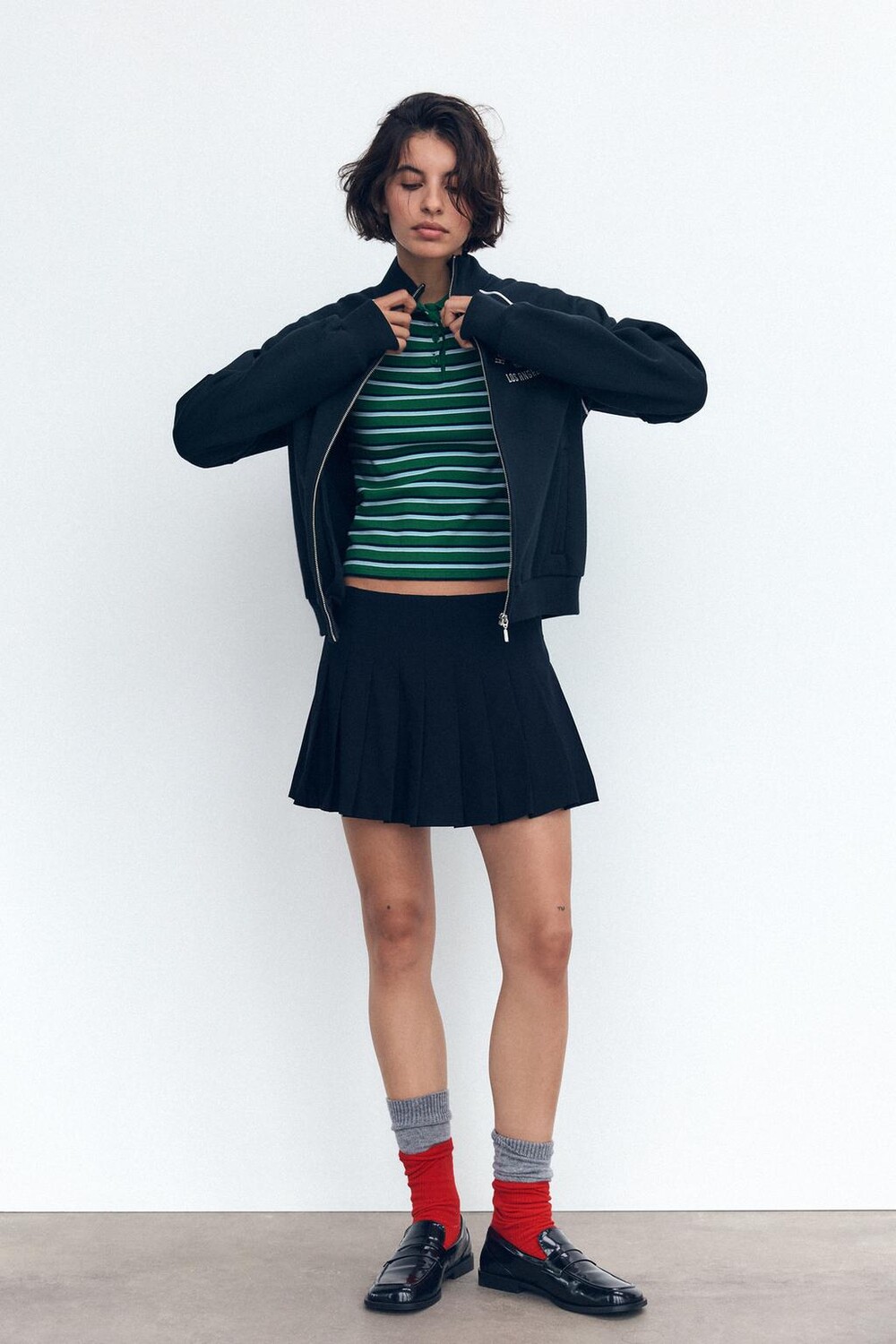 Юбка-короткая складка ZARA, темно-синий
Юбка-короткая складка ZARA, темно-синий