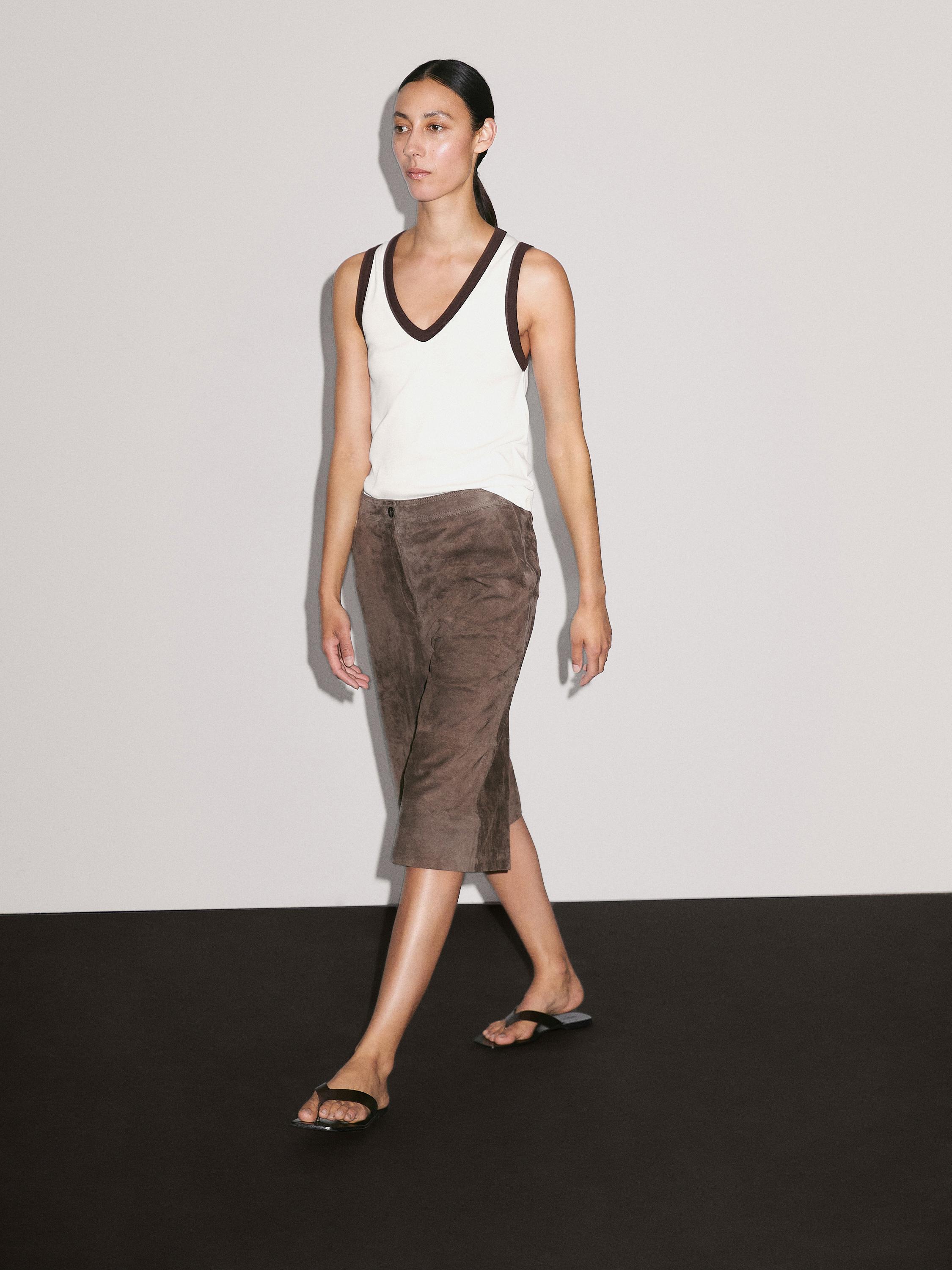 Футболка с V-образным вырезом в рубчик Massimo Dutti, кремовый
Футболка с V-образным вырезом в рубчик Massimo Dutti, кремовый