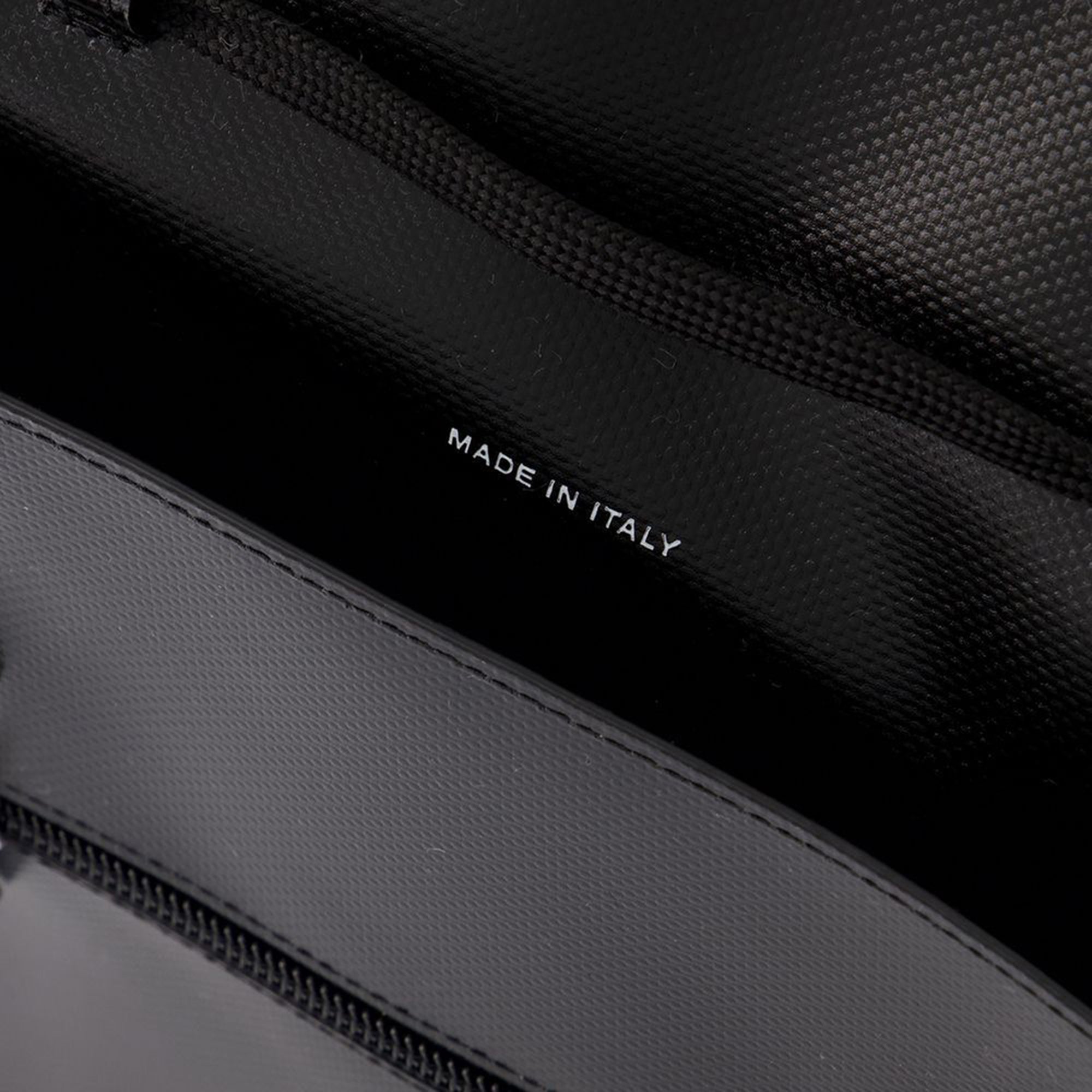 Сумка кроссбоди на ремне Marni Синтетическая Черная
Сумка кроссбоди на ремне Marni Синтетическая Черная