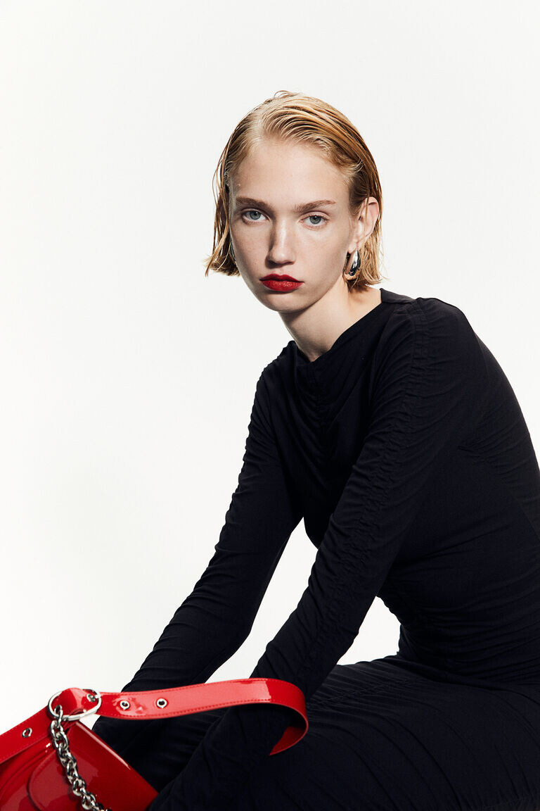 Облегающее платье с драпировкой H&M, черный 
Облегающее платье с драпировкой H&M, черный