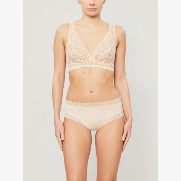 Бюстгальтер с треугольными чашками Moments из эластичного кружева с мягкой чашкой Hanro, бежевый
Бюстгальтер с треугольными чашками Moments из эластичного кружева с мягкой чашкой Hanro, бежевый