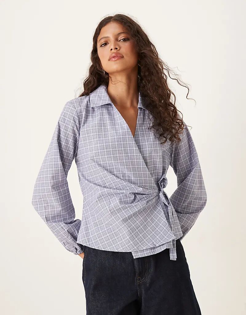 Рубашка JDY с завязкой-узлом в светло-голубую клетку
Рубашка JDY с завязкой-узлом в светло-голубую клетку