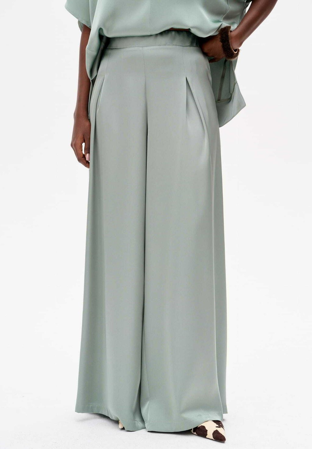 Брюки CYGARO blue shadow, зеленый
Брюки CYGARO blue shadow, зеленый