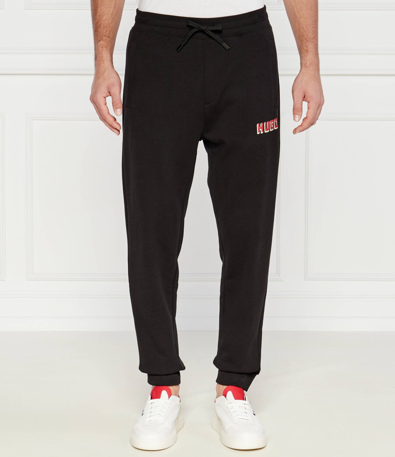 Спортивные брюки HUGO Diqomo Regular Fit, черный
Спортивные брюки HUGO Diqomo Regular Fit, черный