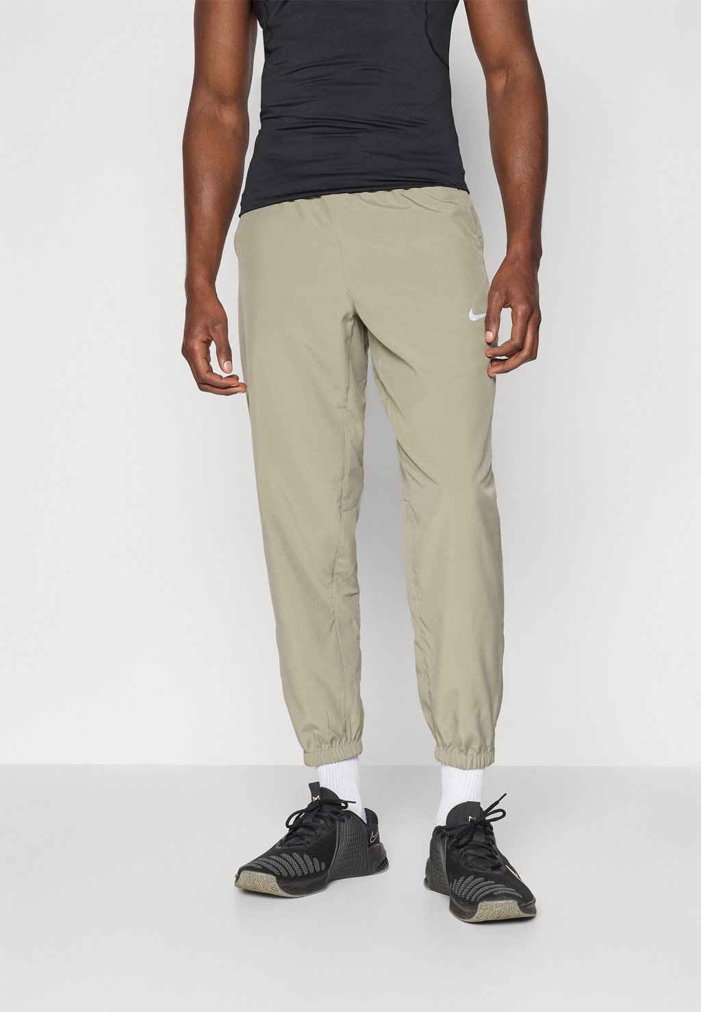 Спортивные штаны FORM PANT Nike Performance, хаки
Спортивные штаны FORM PANT Nike Performance, хаки