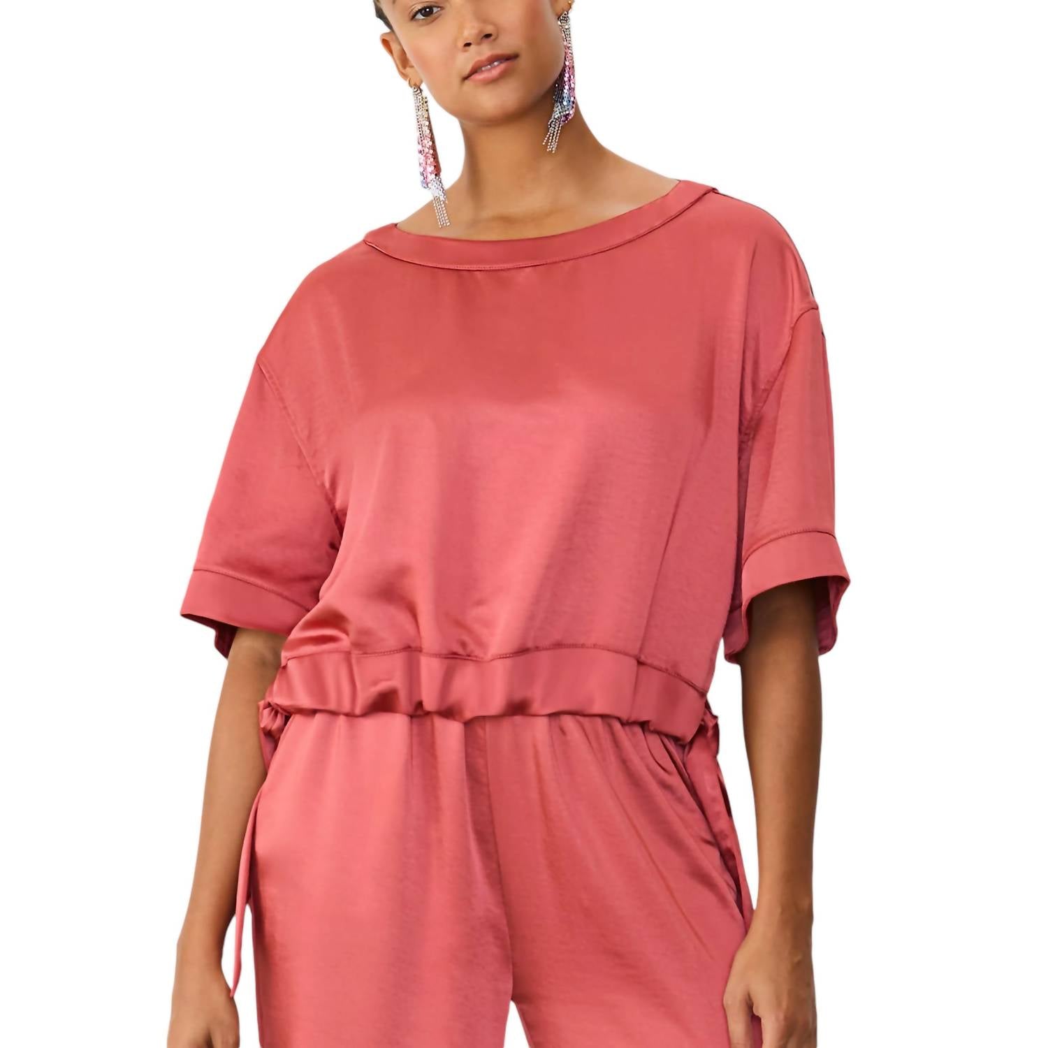 Топ с атласной лентой в цвете Cassis GSTQ
Топ с атласной лентой в цвете Cassis GSTQ