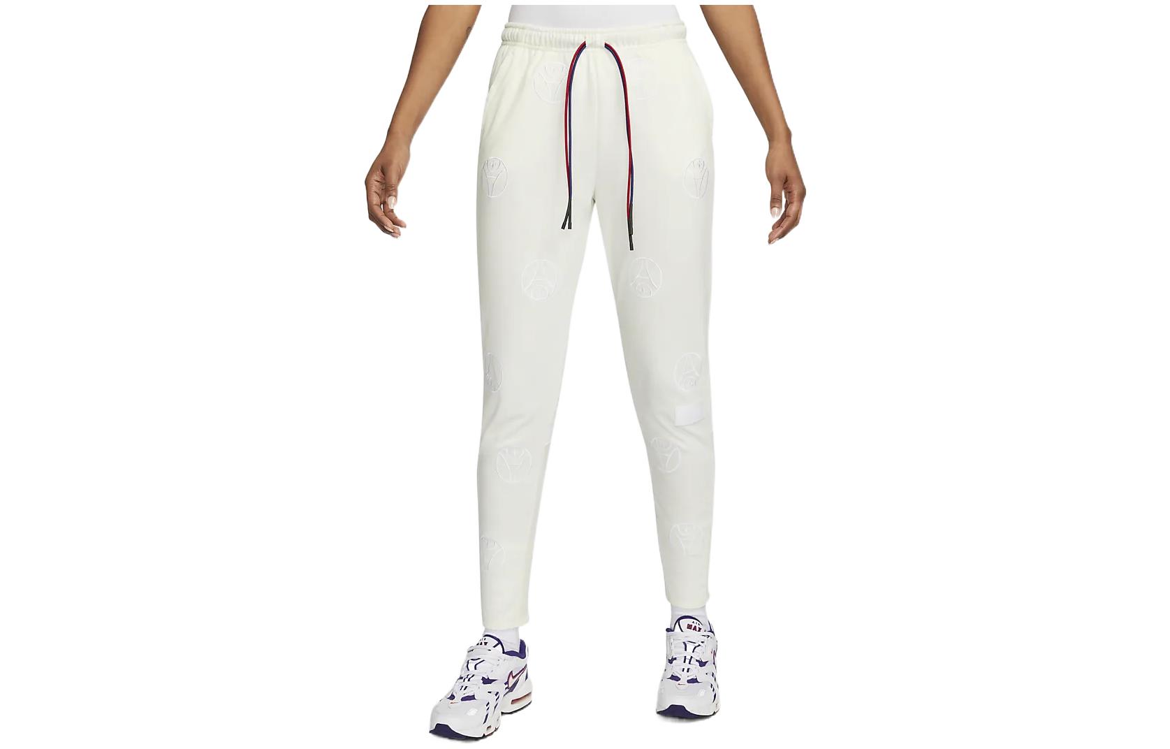 Вязаные спортивные штаны женские экрю Nike
Вязаные спортивные штаны женские экрю Nike