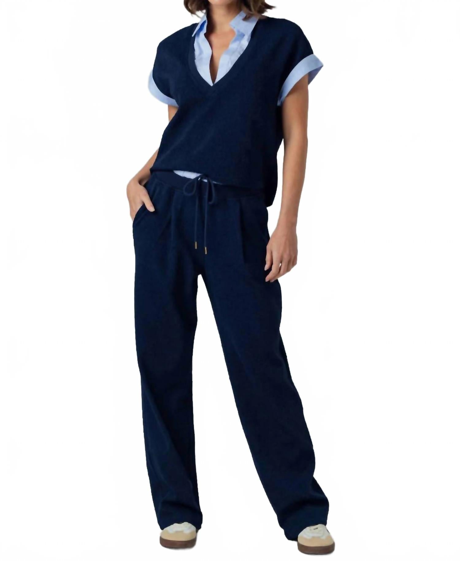 Леони Прямые брюки в темно-синем Sundays
Леони Прямые брюки в темно-синем Sundays