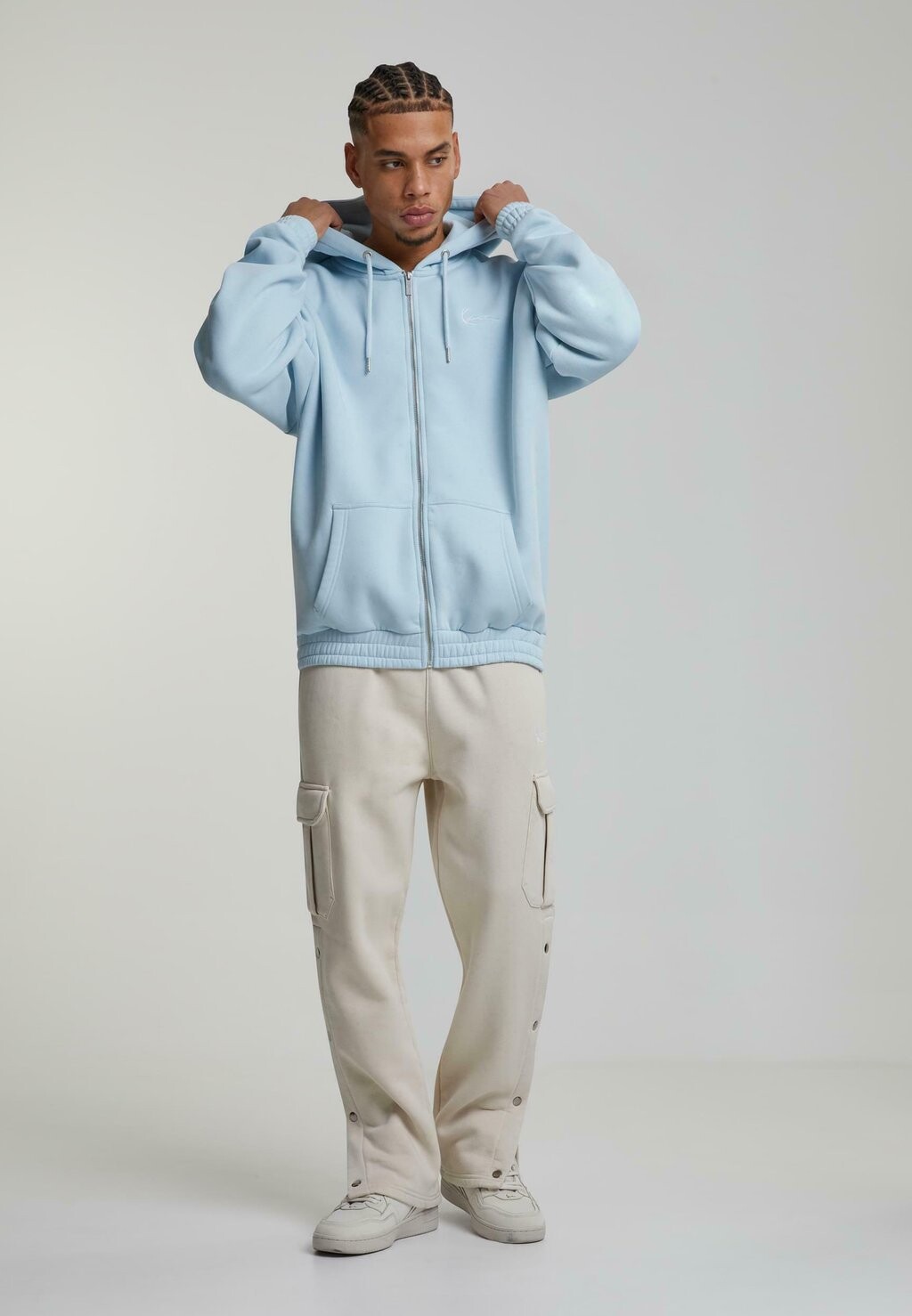 Толстовка на молнии AUTHENTIC STAR LOGO OS Karl Kani, светло-голубой 
Толстовка на молнии AUTHENTIC STAR LOGO OS Karl Kani, светло-голубой