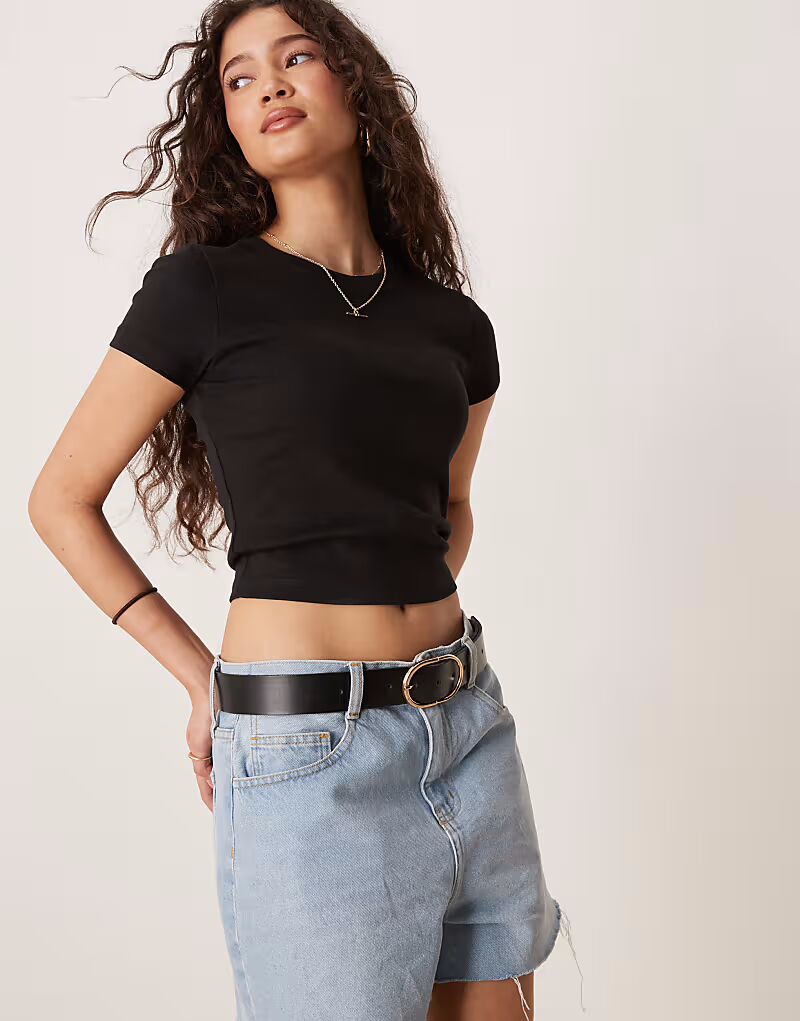 Топ Gina Tricot облегающего кроя с короткими рукавами черного цвета
Топ Gina Tricot облегающего кроя с короткими рукавами черного цвета