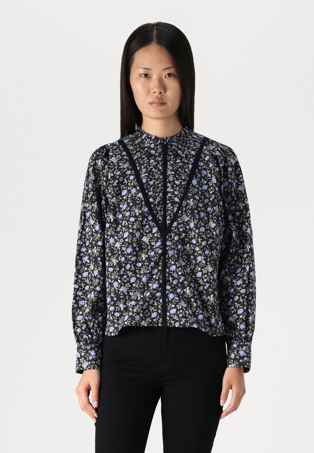 Блуза YASMILUMA YAS, черный
Блуза YASMILUMA YAS, черный