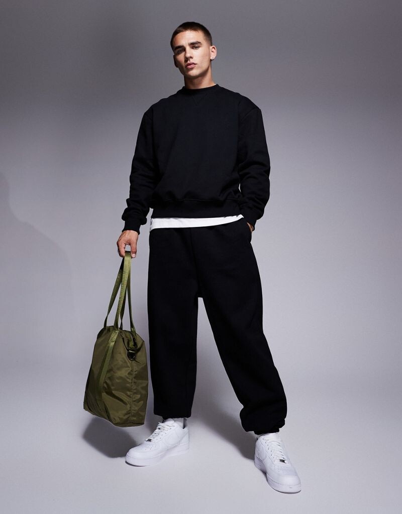 Черные объемные джоггеры ASOS DESIGN
Черные объемные джоггеры ASOS DESIGN
