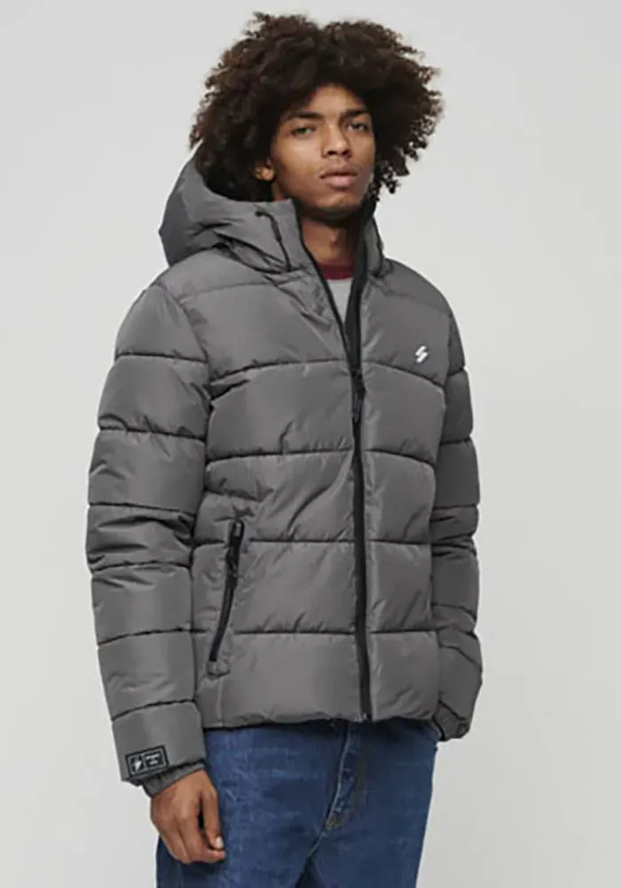Стеганая куртка Superdry "HOODED SPORTS PUFFR JACKET", с капюшоном, цвет Dark Slate Grey
Стеганая куртка Superdry "HOODED SPORTS PUFFR JACKET", с капюшоном, цвет Dark Slate Grey