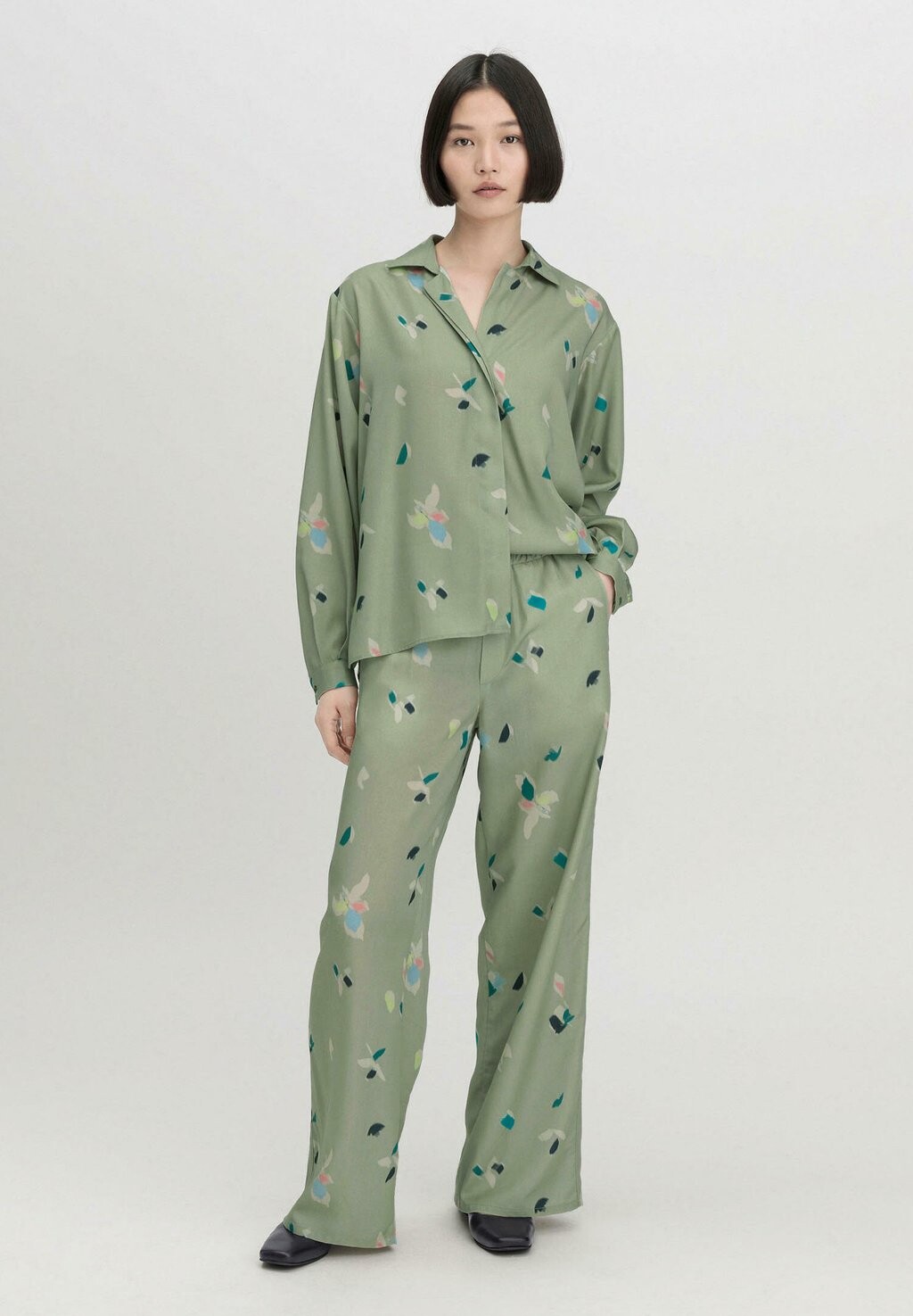 Спортивные брюки hessnatur, зеленый
Спортивные брюки hessnatur, зеленый