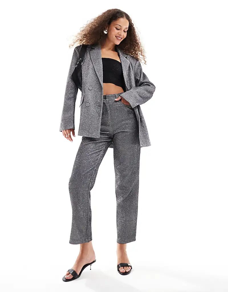 Металлические брюки Lupe от Amy Lynn в серебристом цвете
Металлические брюки Lupe от Amy Lynn в серебристом цвете