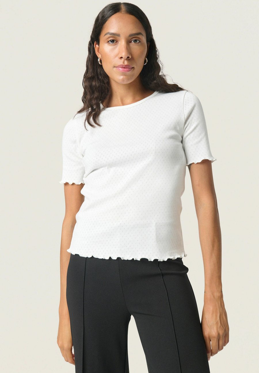 Футболка Soaked in Luxury SLVenola, Whisper White/Off-White, Белый, Футболка Soaked in Luxury SLVenola, Whisper White/Off-White
Футболка Soaked in Luxury SLVenola, Whisper White/Off-White, Белый, Футболка Soaked in Luxury SLVenola, Whisper White/Off-White