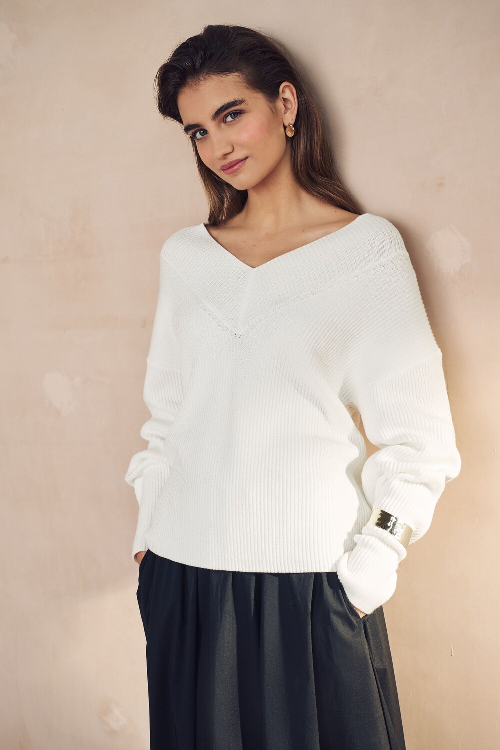 Свободный трикотажный джемпер с V образным вырезом в рубчик Next, экрю
Свободный трикотажный джемпер с V образным вырезом в рубчик Next, экрю