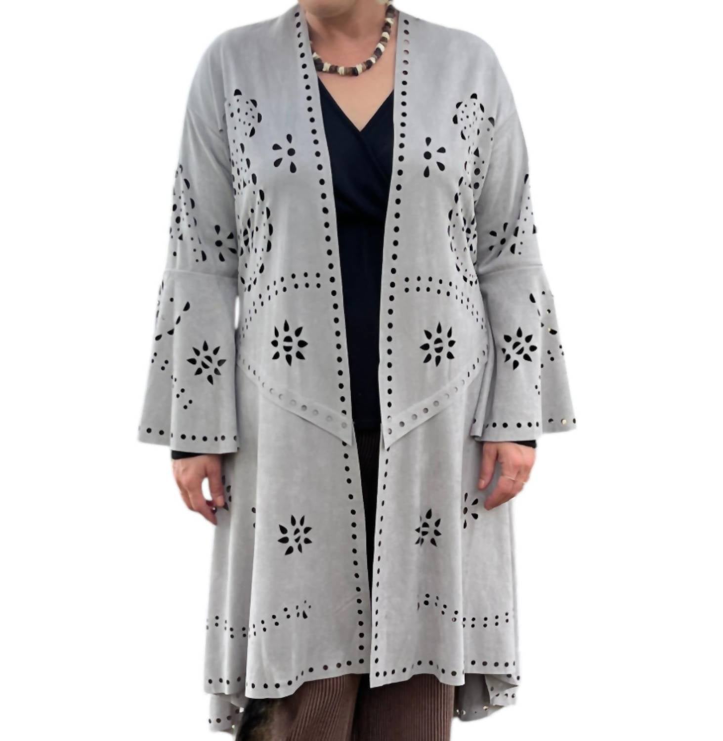 Длинный кардиган с лазерной резкой серого цвета Camille & Co
Длинный кардиган с лазерной резкой серого цвета Camille & Co