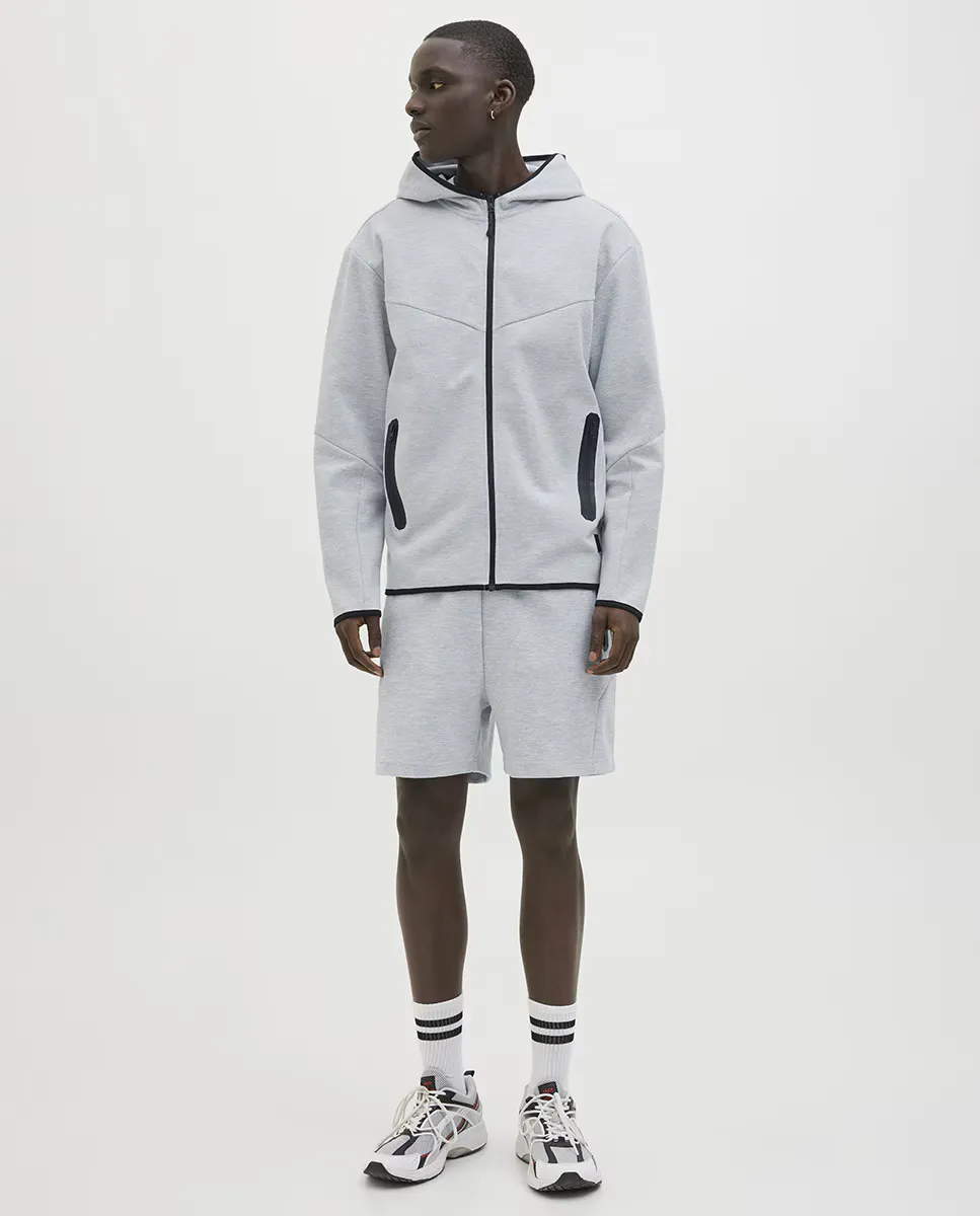 Мужские шорты-бермуды с контрастными боковыми карманами Jack & Jones, серый 
Мужские шорты-бермуды с контрастными боковыми карманами Jack & Jones, серый