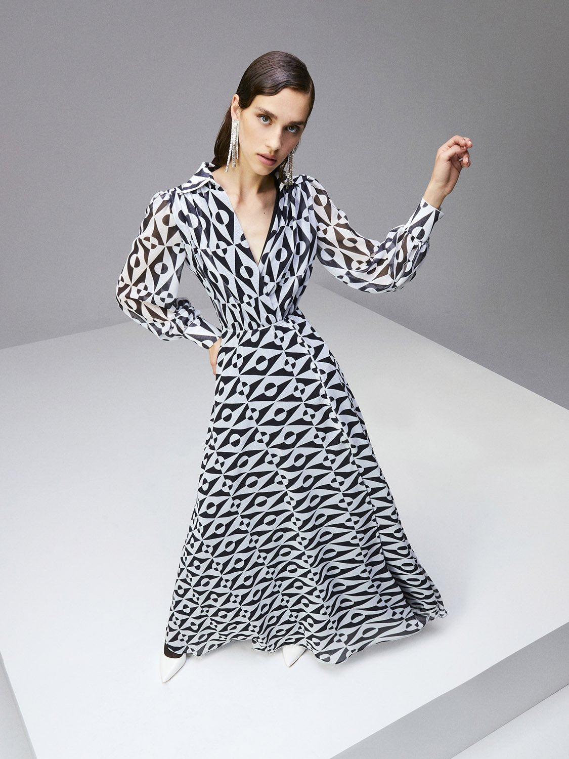 Платье с разрезом и воротником-лацканами Nocturne, мультиколор
Платье с разрезом и воротником-лацканами Nocturne, мультиколор