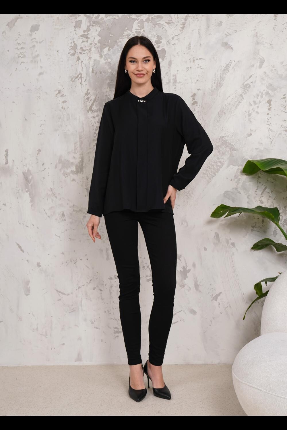 Блузка свободного кроя с длинными рукавами и брошью HOXTON GAL, черный
Блузка свободного кроя с длинными рукавами и брошью HOXTON GAL, черный