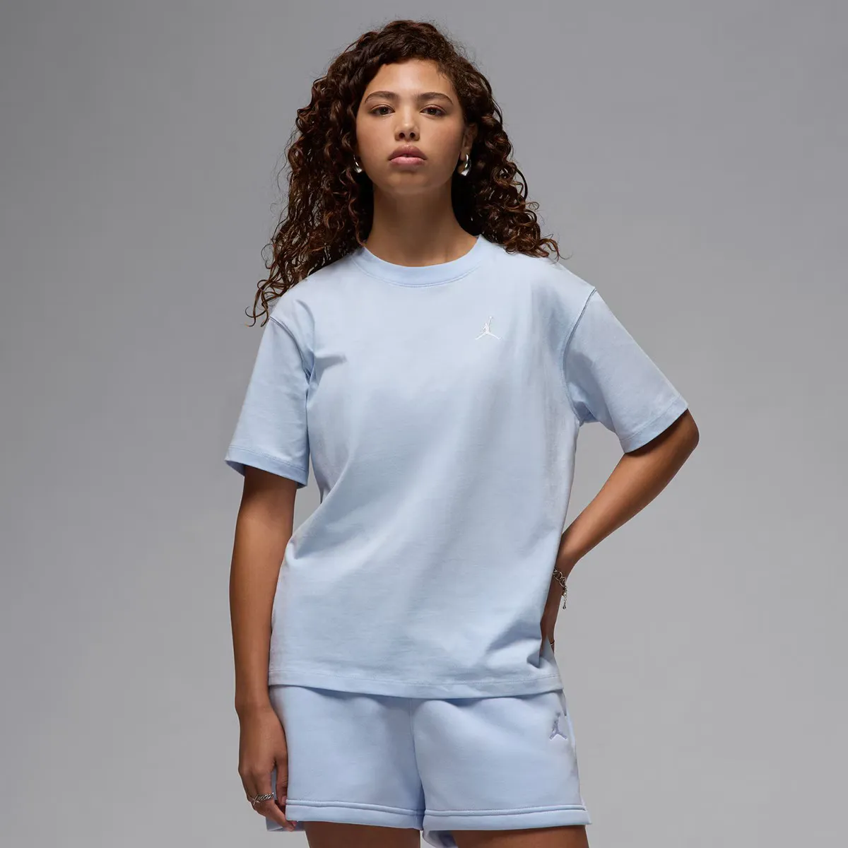 Женская футболка Jordan Essentials GF Core Nike, синий
Женская футболка Jordan Essentials GF Core Nike, синий
