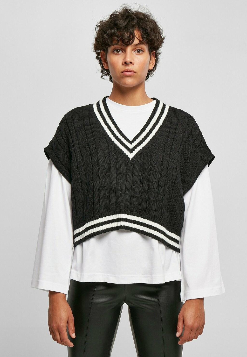 Футболка с принтом Cropped College Slipover Urban Classics, черный
Футболка с принтом Cropped College Slipover Urban Classics, черный