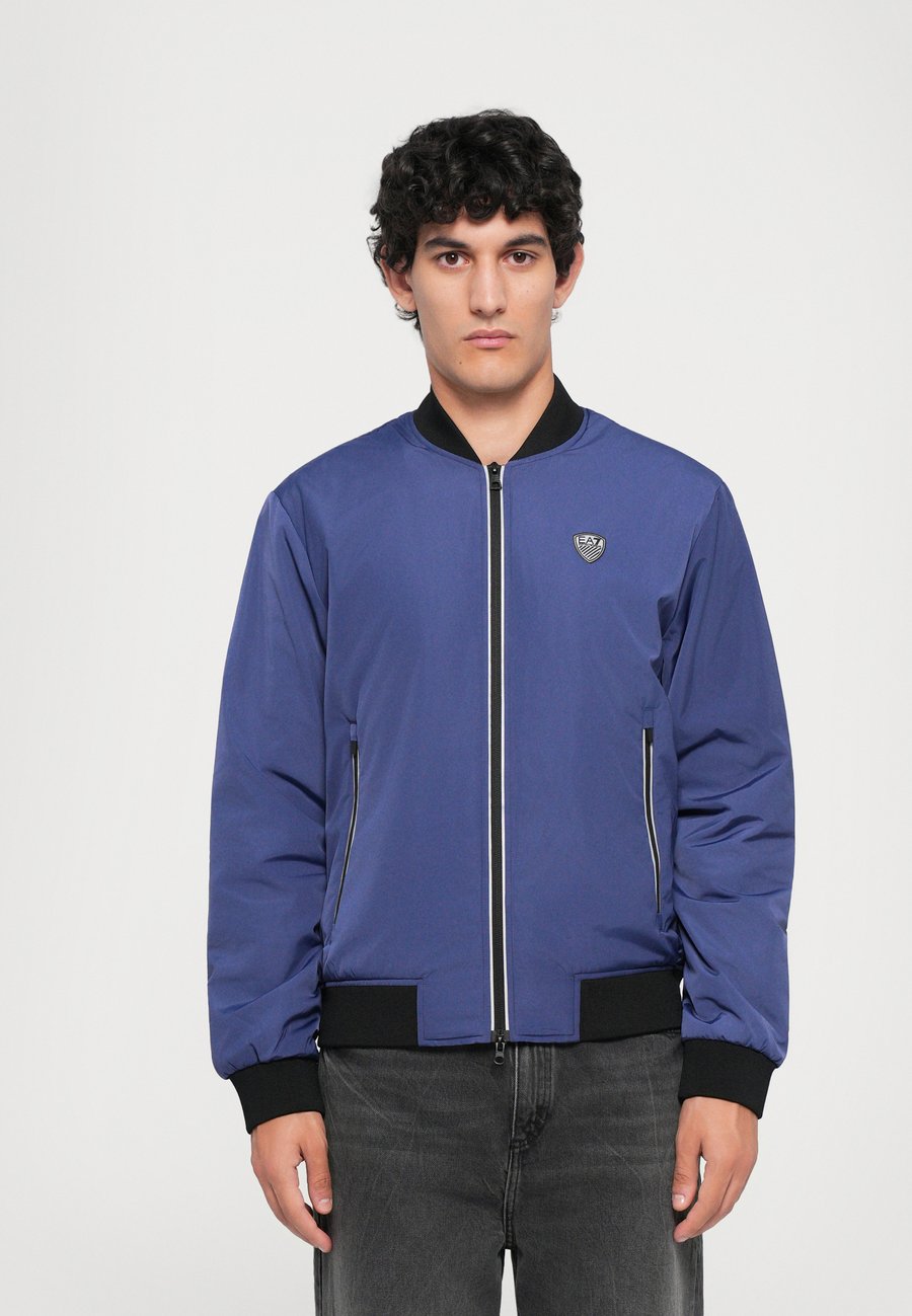 Куртка EA7 Emporio Armani TRAIN PREMIUM SHIELD JACKET, Blue
Куртка EA7 Emporio Armani TRAIN PREMIUM SHIELD JACKET, Blue