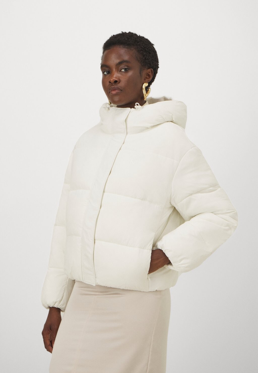 Зимняя куртка LOGO SHORT HOODED PUFFER Calvin Klein, кремовый, Бежевый, Зимняя куртка LOGO SHORT HOODED PUFFER Calvin Klein, кремовый
Зимняя куртка LOGO SHORT HOODED PUFFER Calvin Klein, кремовый, Бежевый, Зимняя куртка LOGO SHORT HOODED PUFFER Calvin Klein, кремовый