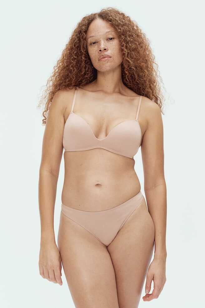 Бюстгальтер пуш-ап без косточек H&M, бежевый
Бюстгальтер пуш-ап без косточек H&M, бежевый