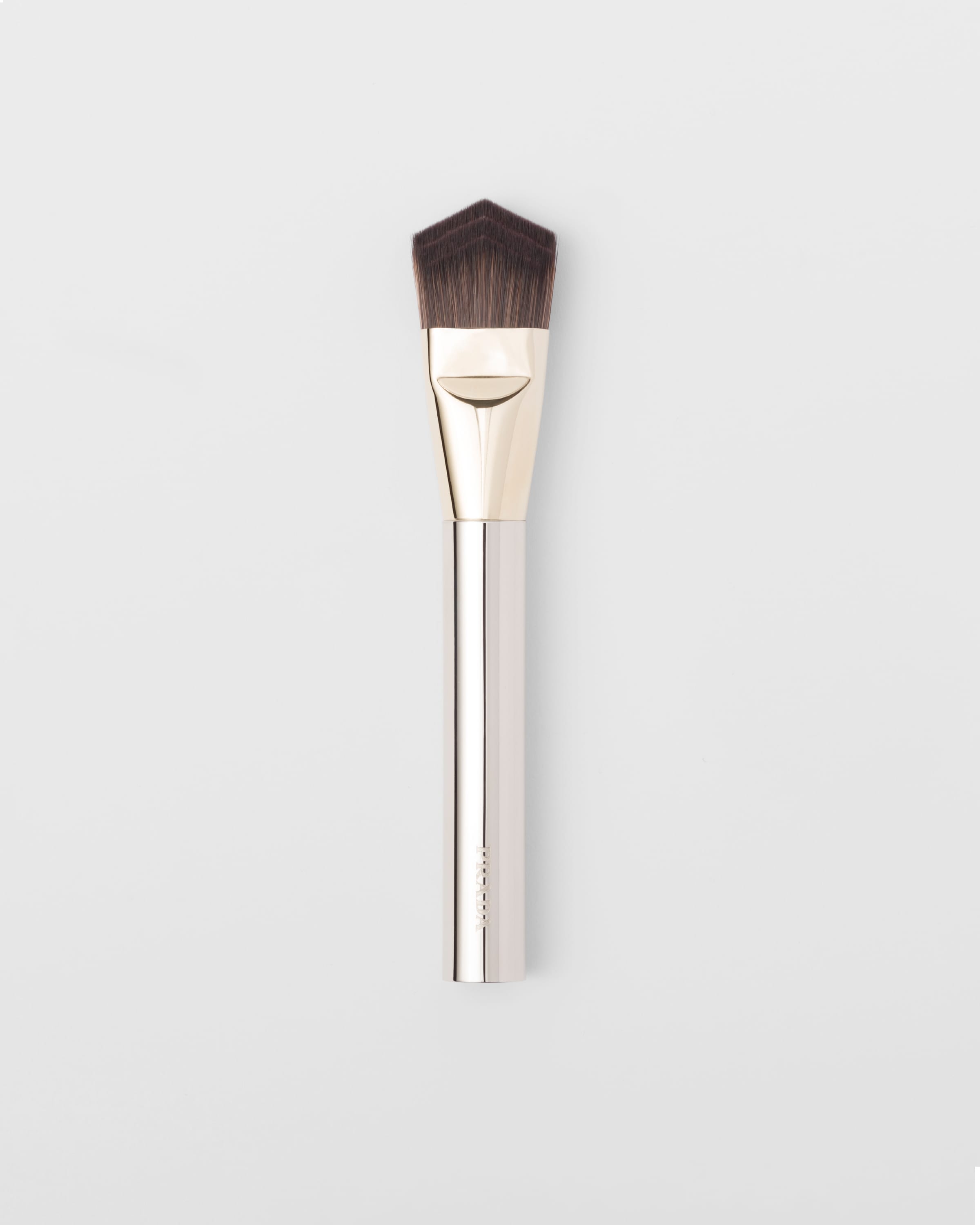 Кисть 03 для оптимального нанесения тональной основы Prada
Кисть 03 для оптимального нанесения тональной основы Prada