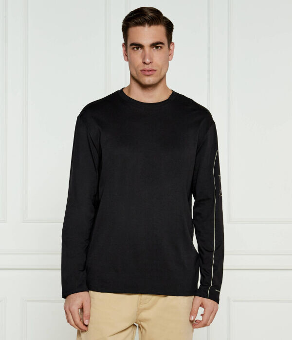 Лонгслив мужской Armani Exchange с принтом на рукаве, черный
Лонгслив мужской Armani Exchange с принтом на рукаве, черный